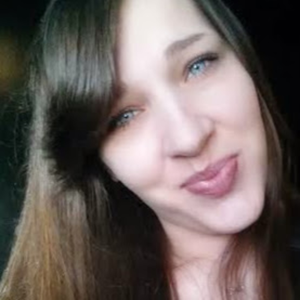 Meet your Posher, Cassandra